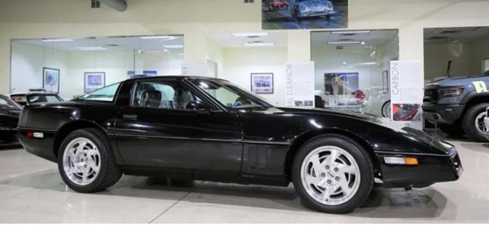 Chevrolet Corvette ZR-1 1990 года с пробегом 30 км продается за 9 665 160 руб.