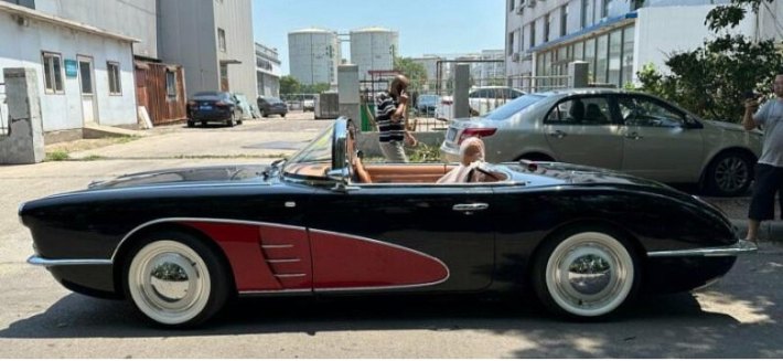 Компания BYD создала родстер на базе Chevrolet Corvette 1958 года