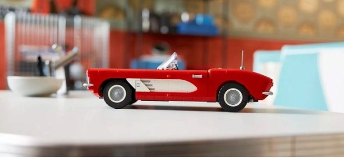 LEGO отмечает 70-летие Chevrolet Corvette новым набором из 1210 деталей
