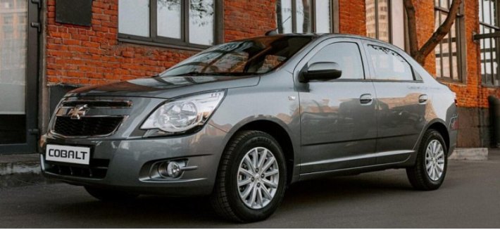 Автосалоны РФ запустили в продажу новые седаны Chevrolet Cobalt по цене Lada Vesta NG