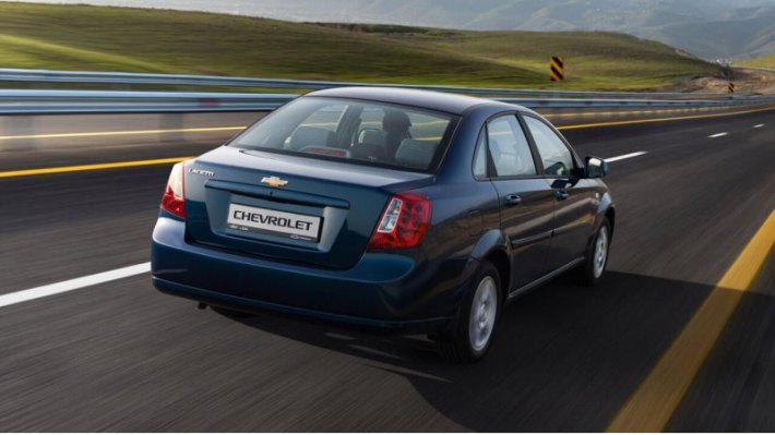 Актуальный Chevrolet Lacetti J200 вышел на рынок в 2002 году в кузовах седан, хэтчбек и универсал.…