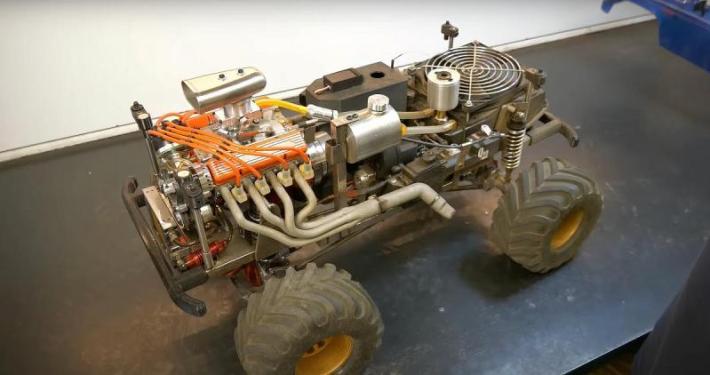 Небольшой пикап Chevy имеет крошечный V8 и является радиоуправляемой моделью