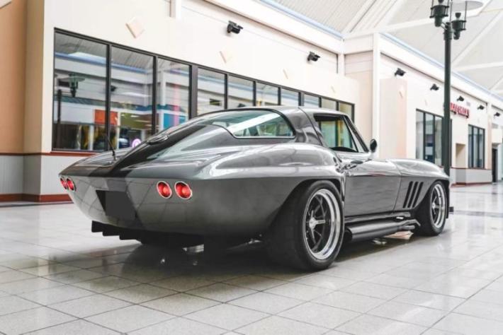 Именно так и появился этот рестомод Corvette C2. Этот экземпляр спорткара в кузове купе, который…