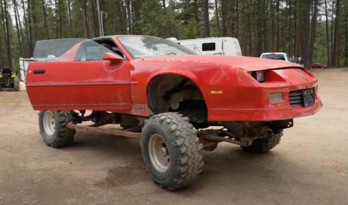 Chevrolet Camaro в стиле “Безумного Макса” скриншот с YouTube