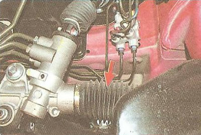 3. Проверьте наличие люфтов в шаровых шарнирах наконечников рулевых тяг. Наконечники, шарниры…