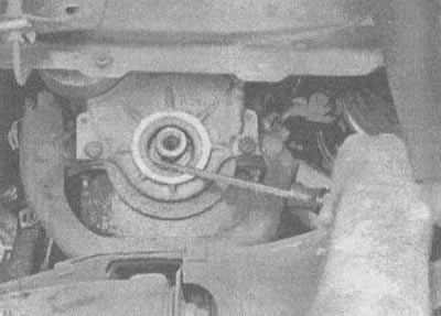 12.2. Осторожно извлеките старую манжету из крышки цепи привода распределительного механизма,…