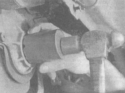 12.3. Запрессовать новую манжету можно с помощью торцевой головки большого размера и молотка