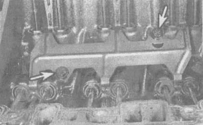 8.6а. Вођица је причвршћена са два вијка (означена стрелицама)
