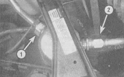 14.3a. A klímaberendezés szűrő-szárítója a motortér jobb első sarkában található, a tágulási…