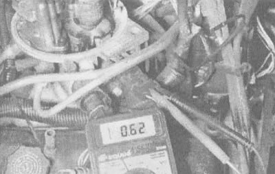 4.25a. Egy 3,1 literes motoron a feszültségnek 0,6 és 4,4 V között kell lennie. Csatlakoztassa a…