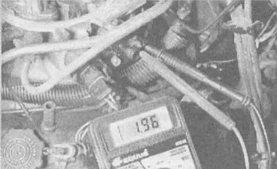 4.27a. Egy 3,1 literes motoron az ellenállásnak 1100-5600 ohm között kell lennie. Csatlakoztassa a…