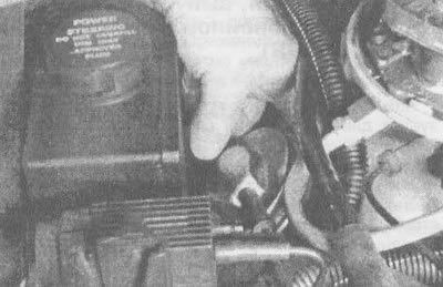 7,7 V... стављањем прста директно на дијафрагму унутар тела EGR вентила (не би требало да буде…