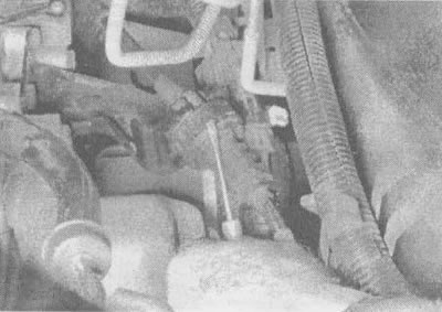 5.2б. Отстранете скобата, за да освободите кабела от края, след което...