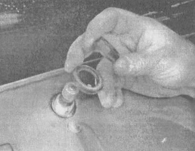 19.4. Гайка и шайба оси электродвигателя стеклоочистителя