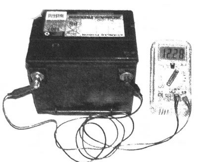 3.2. Для проверки напряжения разомкнутой цепи аккумулятора необходимо подключить вольтметр. При…