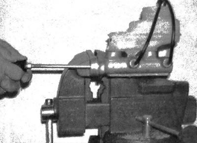 6.8. Наиболее предпочтительным является метод предварительной прокачки главного цилиндра, когда…