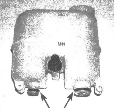 6.21. При обнаружении утечки тормозной жидкости необходимо заменить уплотнительные кольца бачка