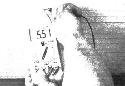 21.6. Pri identifikácii časti vykurovacieho telesa, ktorá má prerušenie, zmerajte napätie…