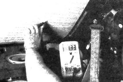 21.8. Na zistenie miesta prerušenia vykurovacieho telesa pripojte zápornú elektródu voltmetra k…