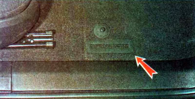 Идентификационный номер автомобиля (VIN) выбит на усилителе пола кузова перед передним пассажирским…