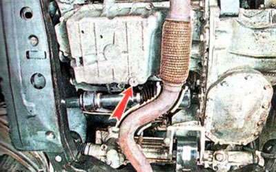 4. Користећи TORX T45 кључ, отпустите чеп за испуштање.