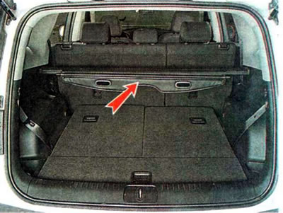 Спинка сиденья центрального ряда регулируется по наклону и может быть сложена полностью или в…