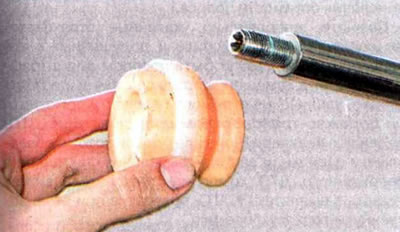 23. Снимаем со штока буфер хода сжатия.