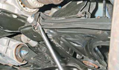 Для проверки передних сайлент-блоков рычагов передней подвески&hellip;