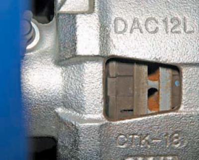 Для проверки снимаем поочередно все колеса.