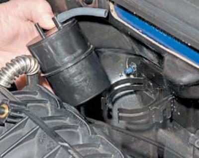 …we move the valve down along the bracket guide and remove it.