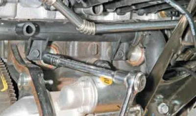 Conducta de alimentare a pompei de lichid de răcire împiedică funcționarea șurubului de deșurubare…
