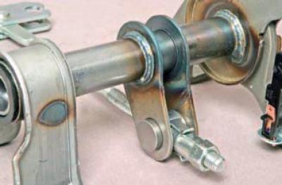 Устанавливаем рычаг стояночного тормоза в обратной последовательности.