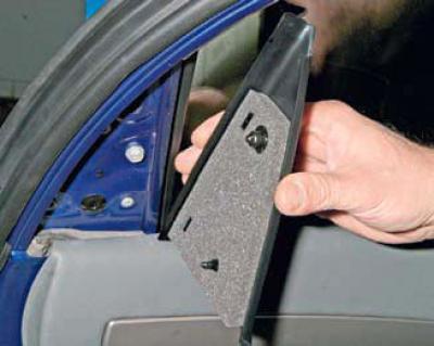 Removal of an upholstery of a back door (Chevrolet Lacetti 1 2002-2009: Body: Re