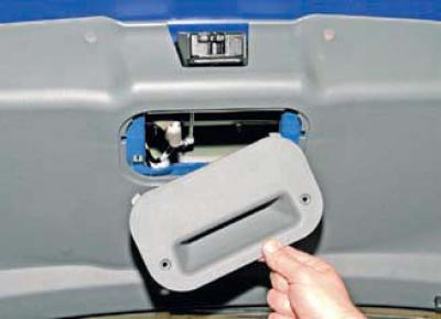 Как снять обшивку багажника лачетти Removing the upholstery of the tailgate (Chevrolet Lacetti 1 2002-2009: Body: Re