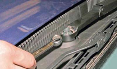 Как снять дворник на шевроле Scoaterea ștergătorului de parbriz (Chevrolet Lacetti 1 2002-2009: Echipament el