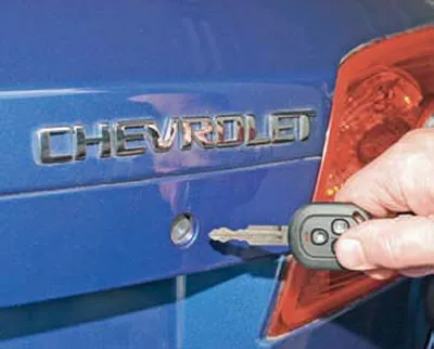 To unlock the driver's door, turn the key 1/8 turn counterclockwise.