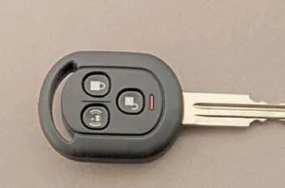 The remote control for the central lock, built into the key, operates from a distance of about 6 m.…