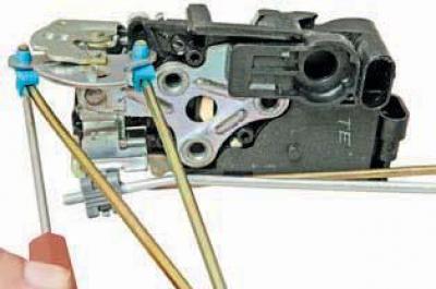Как снять замок ланос Removing the lock, cylinder mechanism of the lock, outer and inner handles of th