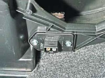 Шевроле ланос где находится вентилятор печки Removing the additional heater fan resistor (Chevrolet Lanos T150 2002-2009: Bod