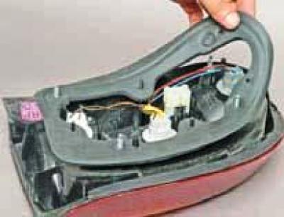 Как снять задний фонарь ланос Replacing the lamps in the rear light, removing the rear light (Chevrolet Lanos 