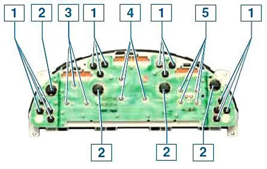 Műszercsoport: 1 - ellenőrző lámpák; 2 — műszervilágító lámpák; 3 - fordulatszámmérő…