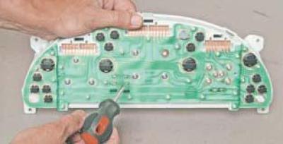Как снять приборную панель ланос Removal and disassembly of the instrument cluster (Chevrolet Lanos T150 2002-200