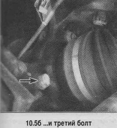 5. Отверните болты крепления узла ступицы к поворотному кулаку (смотрите фотографию).