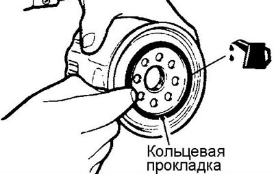 6. Kenje meg az új olajszűrő O-gyűrűjét kis mennyiségű tiszta motorolajjal.