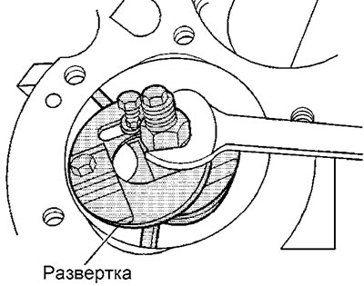 a) Ak je to potrebné, použite výstružník na odstránenie hrebeňa proti opotrebovaniu, kde sa horný…