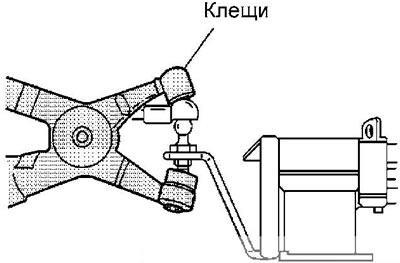 3. Зніміце цягу датчыка з шаравой апоры мантажнага кранштэйна.